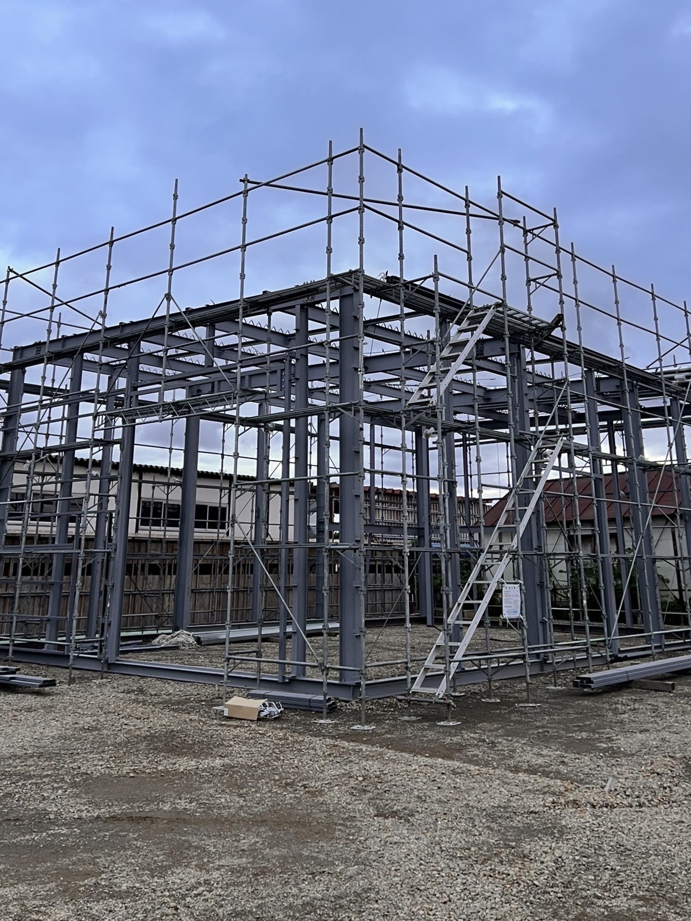 倉庫の鉄骨建て方