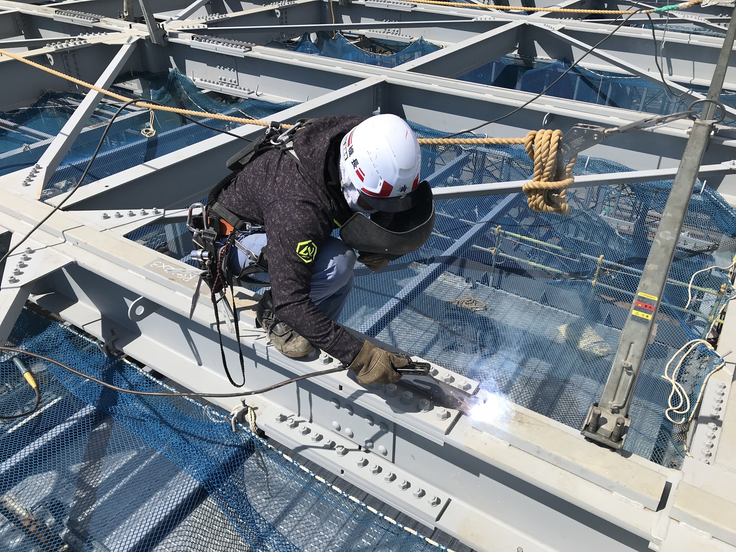 鉄骨梁上での溶接